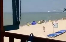 Tak wyglądają wakacje na Krymie. Śmigłowiec przeleciał tuż nad plażą