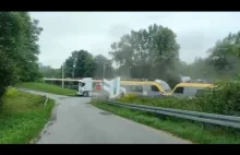 Wypadek na przejeździe kolejowo - drogowym w m.Przesławice.