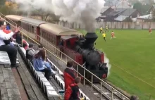 Pociągiem przez stadion