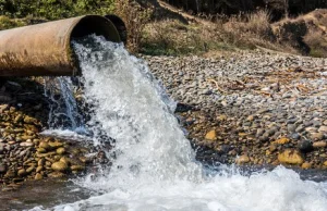 Ile wykryto nielegalnych i legalnych zrzutów do Odry