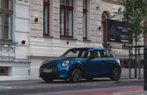 Od 21 września parkowanie na chodniku będzie nielegalne. Rowerzyści na celowniku