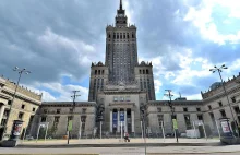 Nagi mężczyzna terroryzował warszawiaków w centrum miasta. Policja nie...