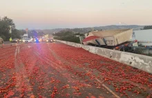 USA. Autostrada zasypana pomidorami. Samochody wpadały w poślizg