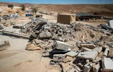 Rodziny, których domy zburzyło izraelskie wojsko, mieszkają w jaskiniach