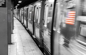Nastolatek ofiarą niebezpiecznej zabawy w metrze