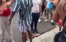 Londyn. Kobieta uderza mężczyznę w twarz