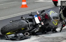 Motocyklista zginął po uderzeniu w lisa. Utrudnienia na S14