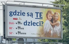 2353 billboardy 'Gdzie są te dzieci'. Ile wydaje Fundacja Kornice?