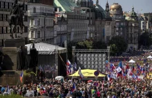 Reuters: w Pradze maszerowali komuniści i skrajna prawica