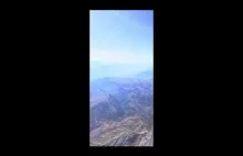 Albańskie góry widziane z pokładu samolotu