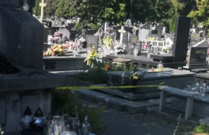 Grabarze stracili przytomność, wpadli do grobu na cmentarzu w Nowym Sączu