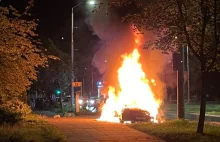 Auto spłonęło w centrum Szczecina. Pasażerowie mówią o cudzie [WIDEO,...