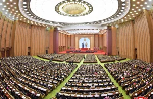 Parlament zebrał się, by zmienić Koreę Płn. w "baśniową, socjalistyczną...