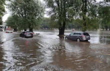 Potężna nawałnica w Gorzowie. Woda zalała miasto. "Ulicami płyną rzeki"...