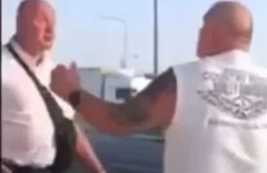 Łotwa: Ruzzki turysta bije kierowce za napis "Slava Ukraine" na szybie.