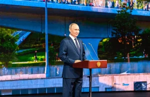 Gdy rosyjska armia zbiera baty,Putin otwiera największy diabelski młyn w Moskwie