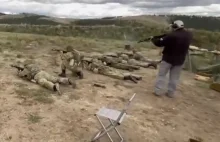 Niecodzienne szkolenie strzeleckie buriackich rekrutów z batalionu Bajkał