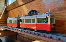 22-latek odwzorowuje historyczne modele tramwajów ze standardowych kloców Lego