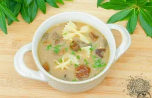Zupa grzybowa z makaronem - Wędrówki po kuchni