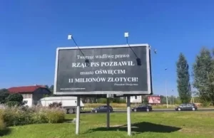 Oświęcim. Krytyka rządu na billboardach. Czarne banery wykupił prezydent miasta