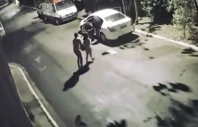 Brazylijska para, która uprawiała seks w samochodzie, pozostawiona nago na ulicy