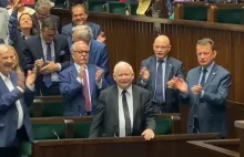 To Sejm czy koncert Rubika? Posłowie PiS klaskali w jednym tempie