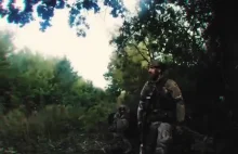 Ukraińscy żołnierze strzelający z amerykańskich Mk19 i karabinów FN F2000