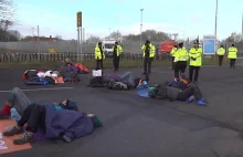 UK. Aktywiści blokują terminal naftowy. „Król nas popiera”