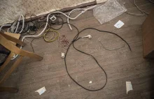 W opuszczonych przez Rosjan katowniach znaleziono kable do rażenia prądem
