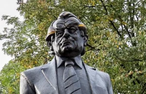 Postawiono pomnik Zbigniewa Religi. Podobny do profesora?