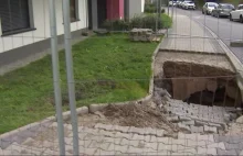 Sześciometrowa dziura w Krakowie. Może zagrozić pobliskim blokom