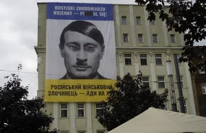 Potężny plakat z wizerunkiem prezydenta Rosji zawisł nad poznańską ulicą