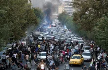 Precz z hidżabem, precz z Chameneim, czyli protesty w Iranie