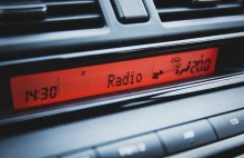 Abonament RTV – w poszukiwaniu radia poczta zagląda do samochodów...
