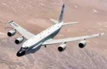 Amerykański unikalny samolot RC-135S Cobra Ball wylatuje na misje