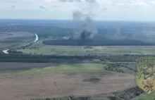 Rozpoznany ruski czołg w ukryciu zniszczony ogniem artyleryjskim