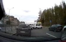 Kierowca uderzył w tył karetki jadącej na sygnale