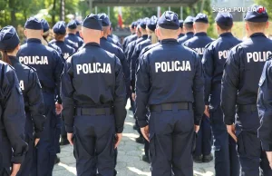 Komisarz połamał żebra młodym policjantom. Komendant zawiesiła go na… 10 dni