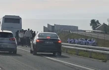 30 kiboli zaatakowało autobus z Olsztyna na S7