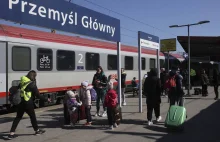 Transporty Ukraińców z instrukcjami na kartkach wyłudzają socjal