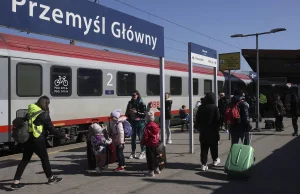 Transporty Ukraińców z instrukcjami na kartkach wyłudzają socjal