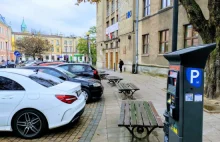 Strefy parkowania w polskich miastach są coraz większe i coraz droższe