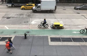 USA, NY gotówka za wykrywanie naruszeń zasad parkowania na ścieżkach rowerowych