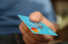 52-latka znalazła kartę płatniczą. Zrobiła nią zakupy 21 razy w ciągu dnia!