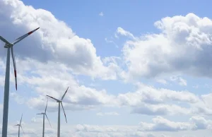 Warszawa zbuduje własną farmę wiatrową. Ma zasilać szkoły