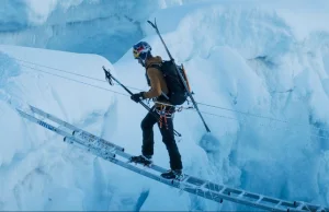 Idiota planował zjechać na nartach z Mount Everest, ale zrezygnował.