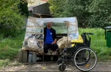 Łódź: Niepełnosprawny musiał mieszkać na... ławce w parku. Ktoś go uratował
