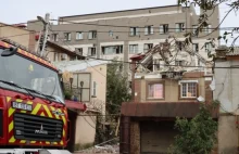Hotel z rosyjskimi oficerami FSB w Chersoniu, zniszczony przez atak rakietowy