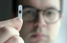 Już ponad 1000 osób ma pod skórą implant płatniczy wymyślony przez Polaka