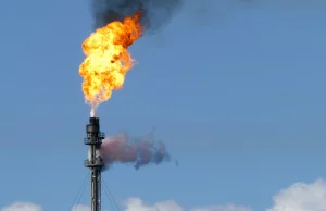 BBC: Firmy naftowe ukrywają emisje z pochodni gazowych, które trują dzieci